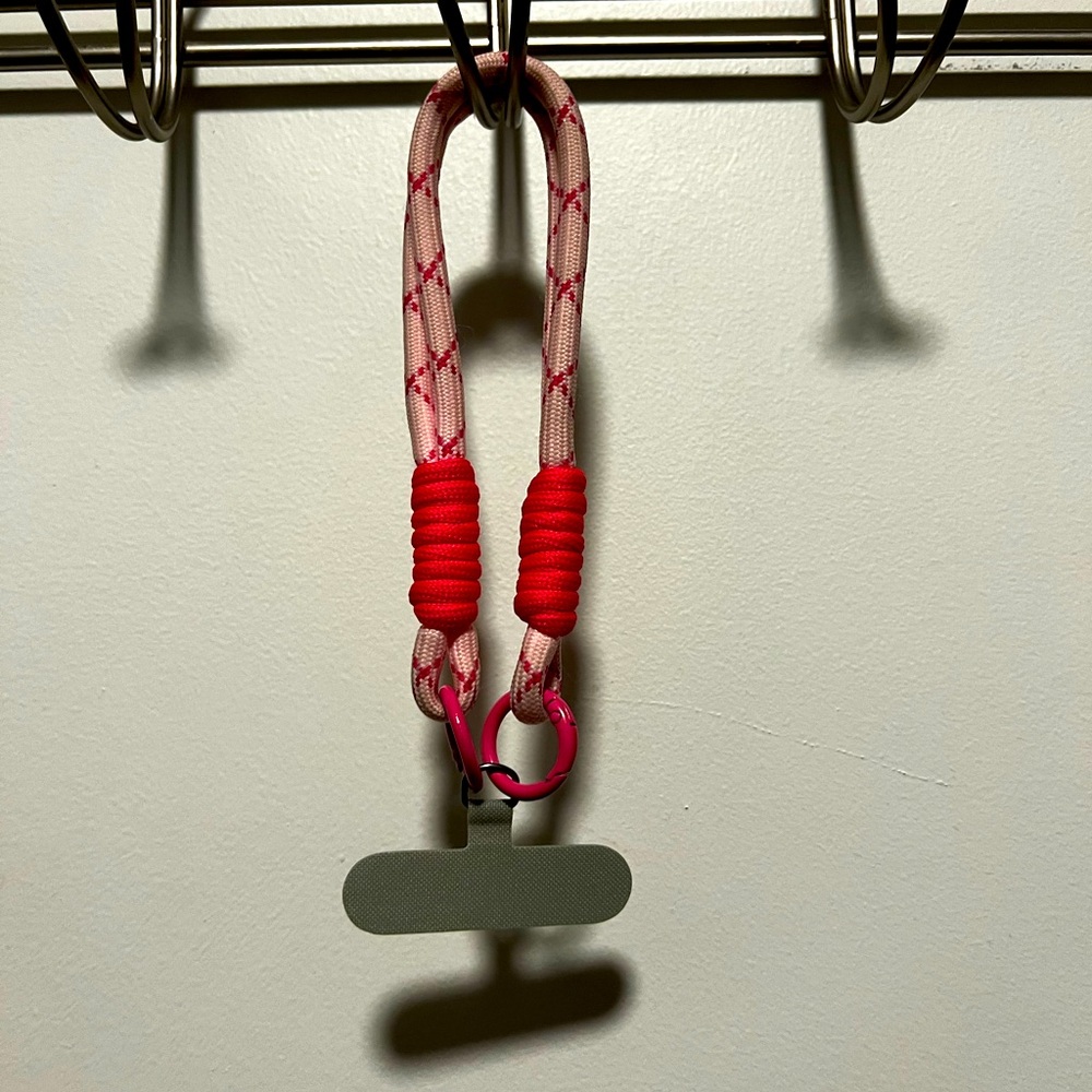 Phone chain made of rope!
Put in your phone case, hook the chain and go!